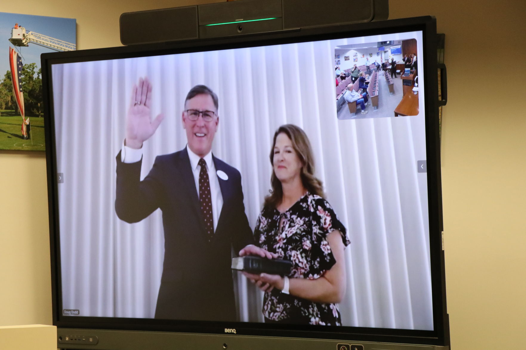School Board swears in members, selects new chair